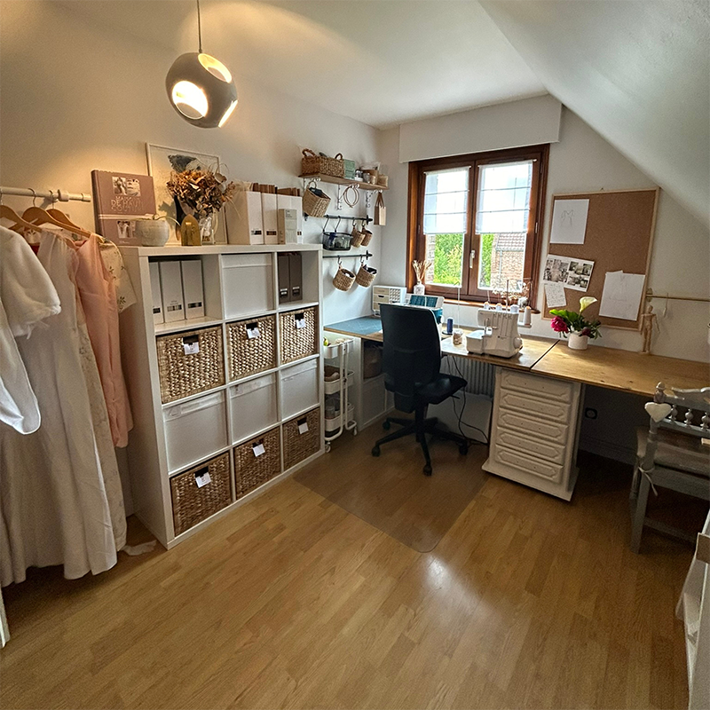 Création d'un espace atelier de couture par la maison selon juliette